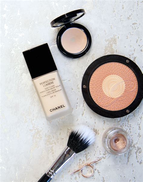 Chanel Perfection Lumiere Foundation Review + Swatches.